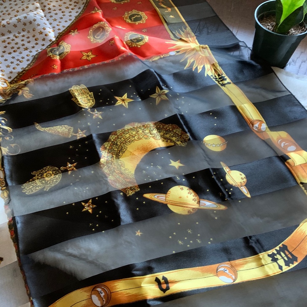 Scarf - Picture 2 of 4